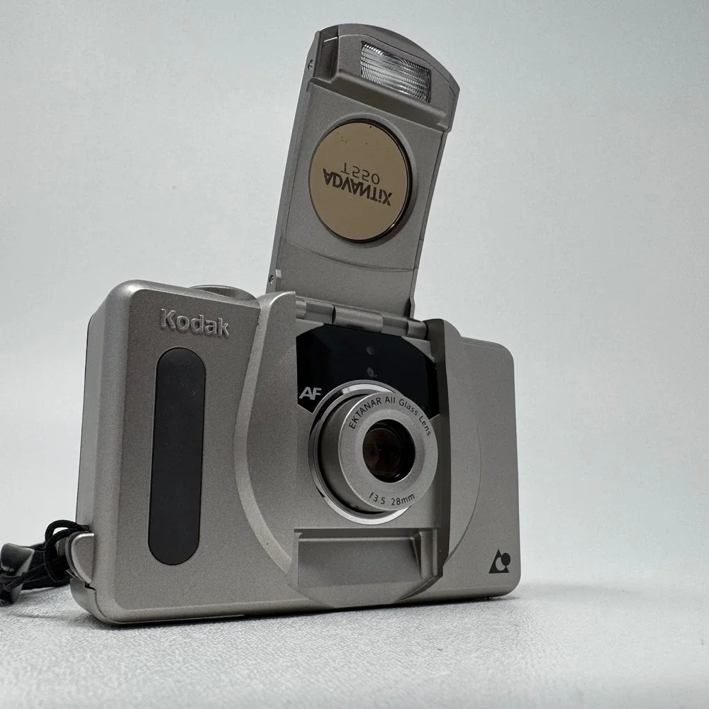 Kodak Advantix T550 APS Film Camera Ektanar 28mm f3.5 Lens Silver AF